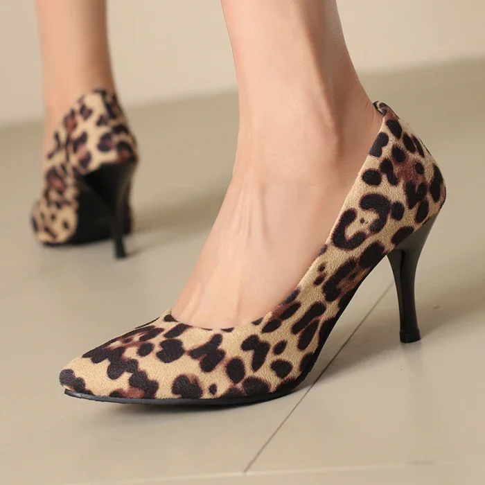 Unisex Pumps – Pointed Toe & Kitten Heel - Image 4