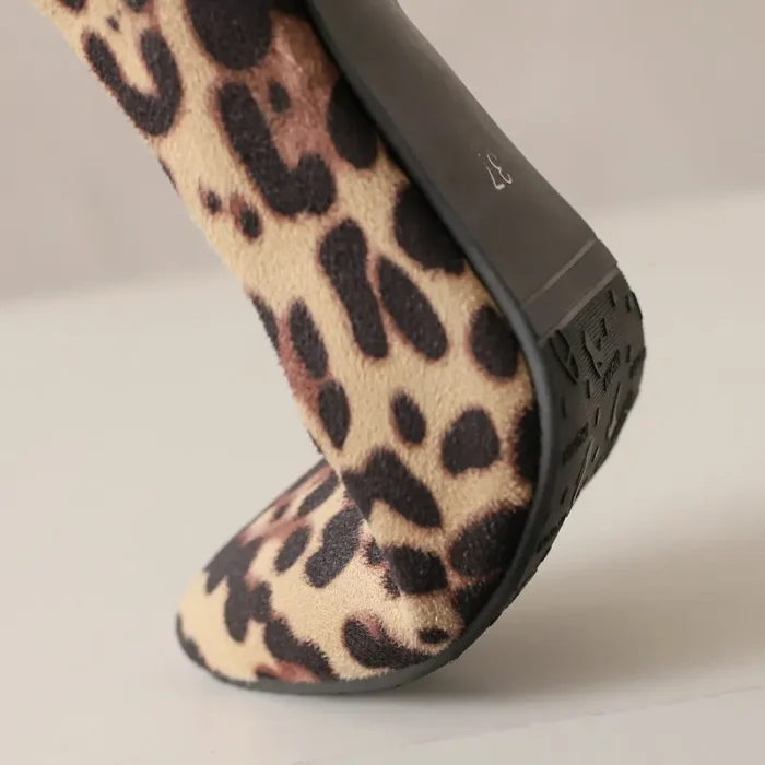 Unisex Pumps – Pointed Toe & Kitten Heel - Image 6